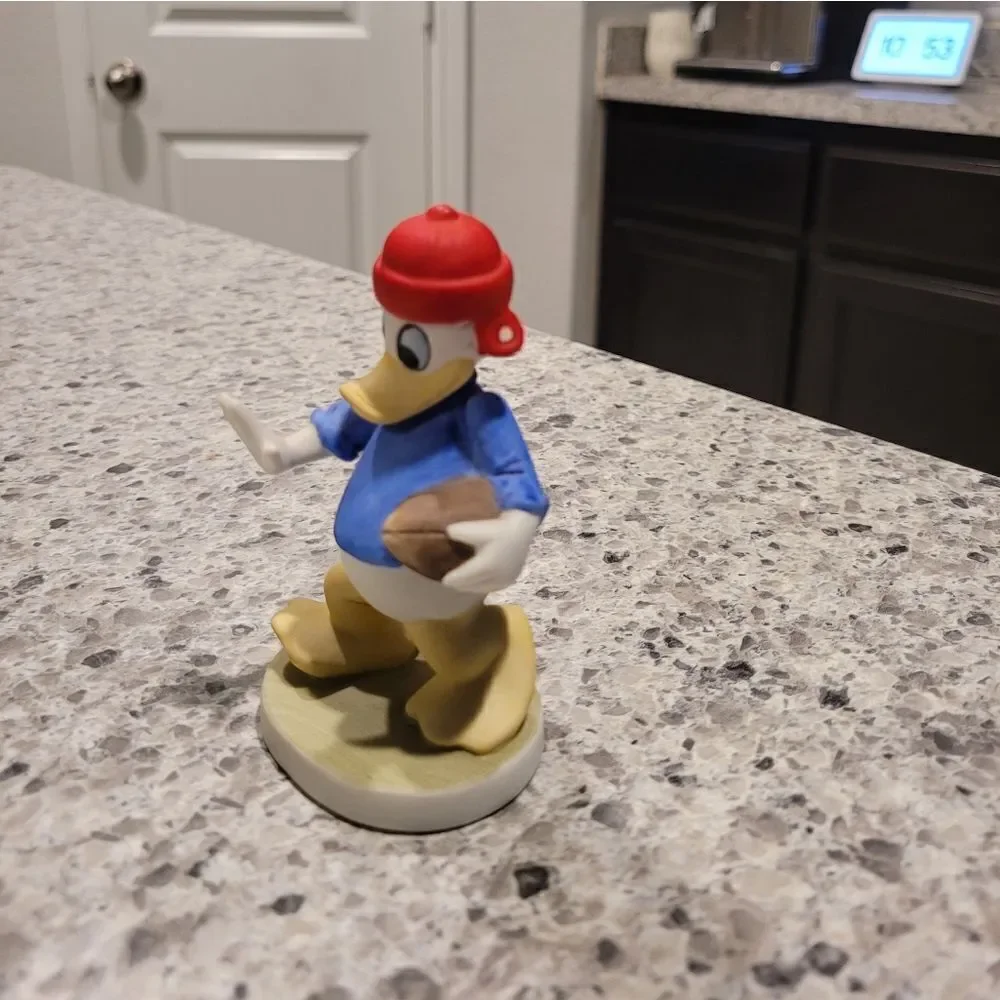 Donald Duck Walt Disney Football Rugby Player Figurine Ceramic 4